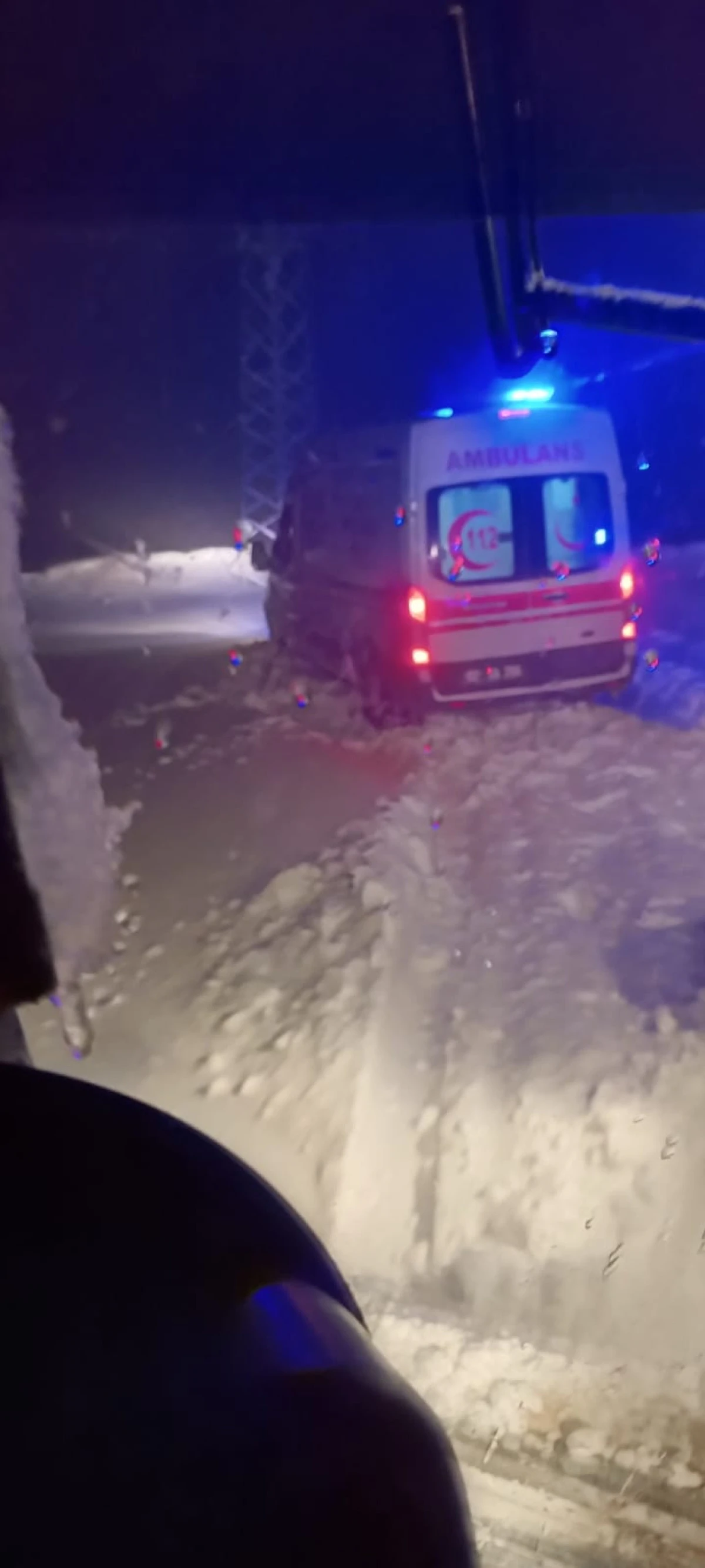 Hamzalar K&ouml;y&uuml;&rsquo;nde Kar Engeline Rağmen Acil Sağlık M&uuml;dahalesi Yapıldı