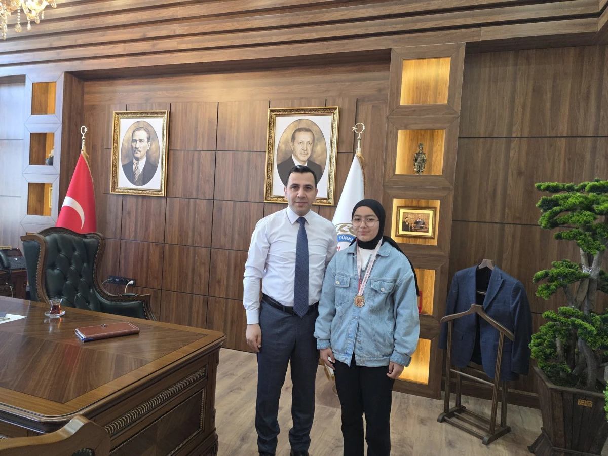 Harmanlı Ortaokulu &Ouml;ğrencisi Nida Erg&uuml;n&rsquo;den B&uuml;y&uuml;k Başarı