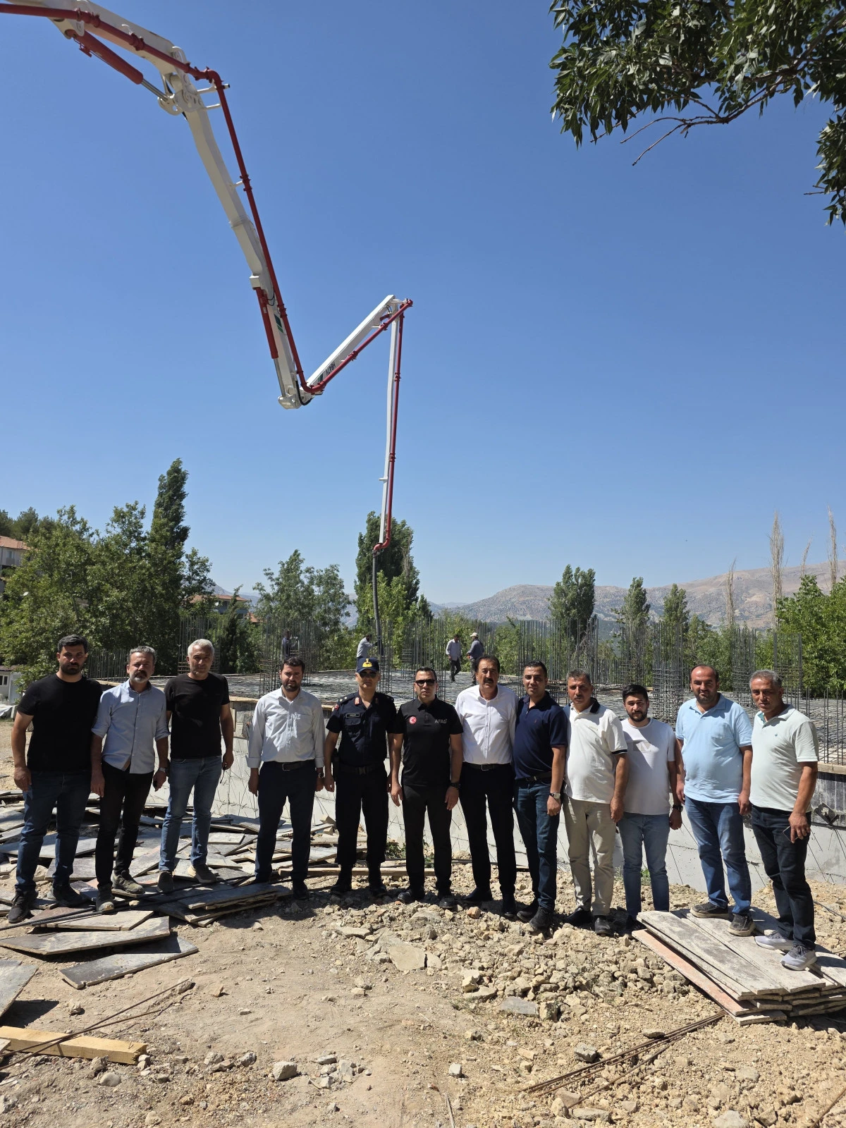 Harmanlı&rsquo;da Yeni Hizmet Binası İ&ccedil;in İlk Kazma Vuruldu