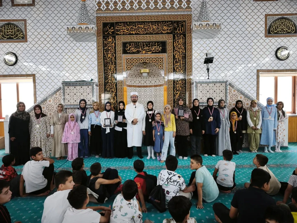 Hastane Camii'nde Kur'an Kursu &Ouml;ğrencilerine &Ouml;d&uuml;l T&ouml;reni