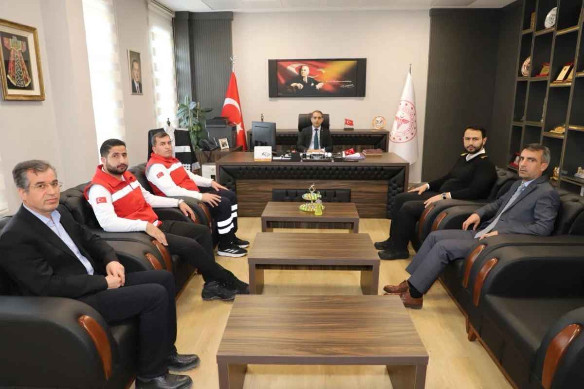 Hava Ambulans Ekibinden İl Sağlık M&uuml;d&uuml;r&uuml; Prof. Dr. Mehmet Şirik&rsquo;e Ziyaret