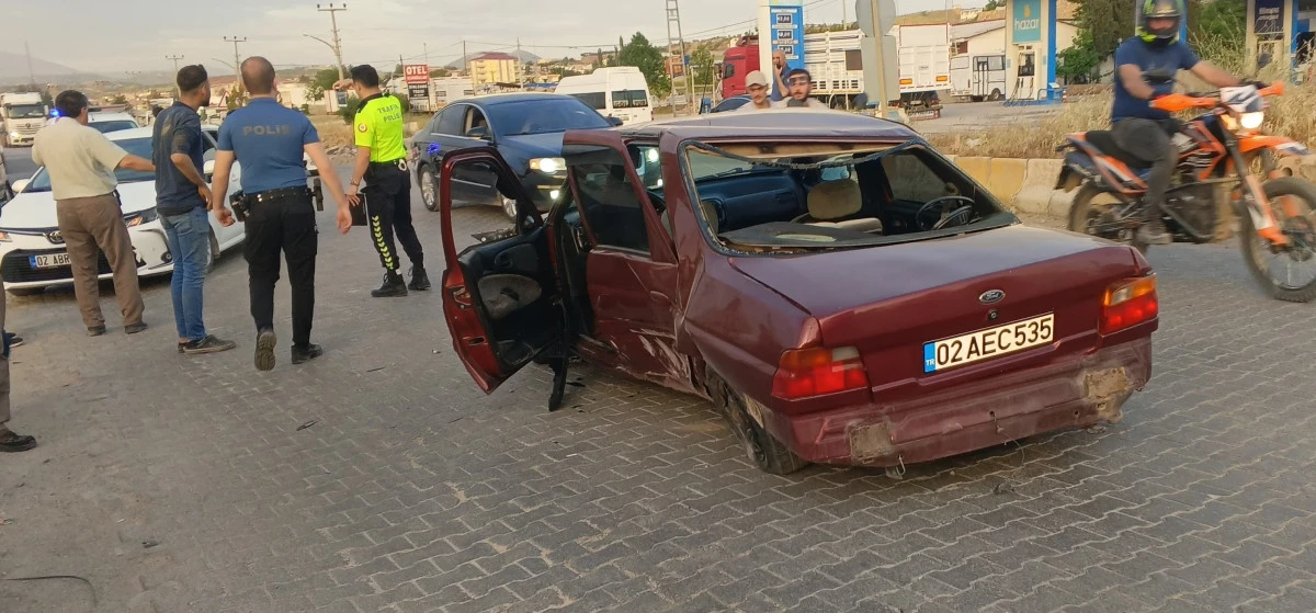 İki Otomobil Çarpıştı: 1 Yaralı   
