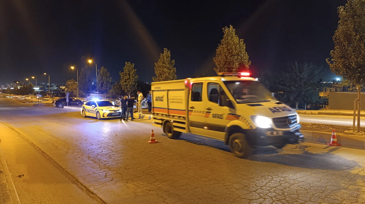 İki Otomobil Çarpıştı: 2 Yaralı   