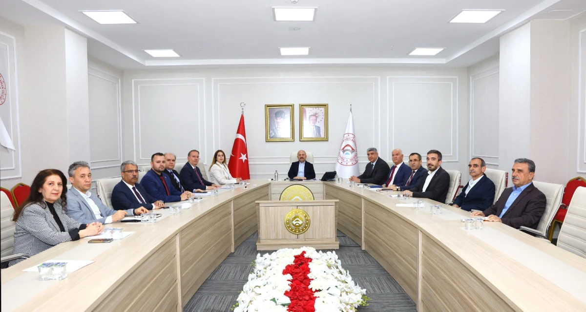 İl İstihdam Toplantısı Vali Dr. Osman Varol Başkanlığında Ger&ccedil;ekleştirildi