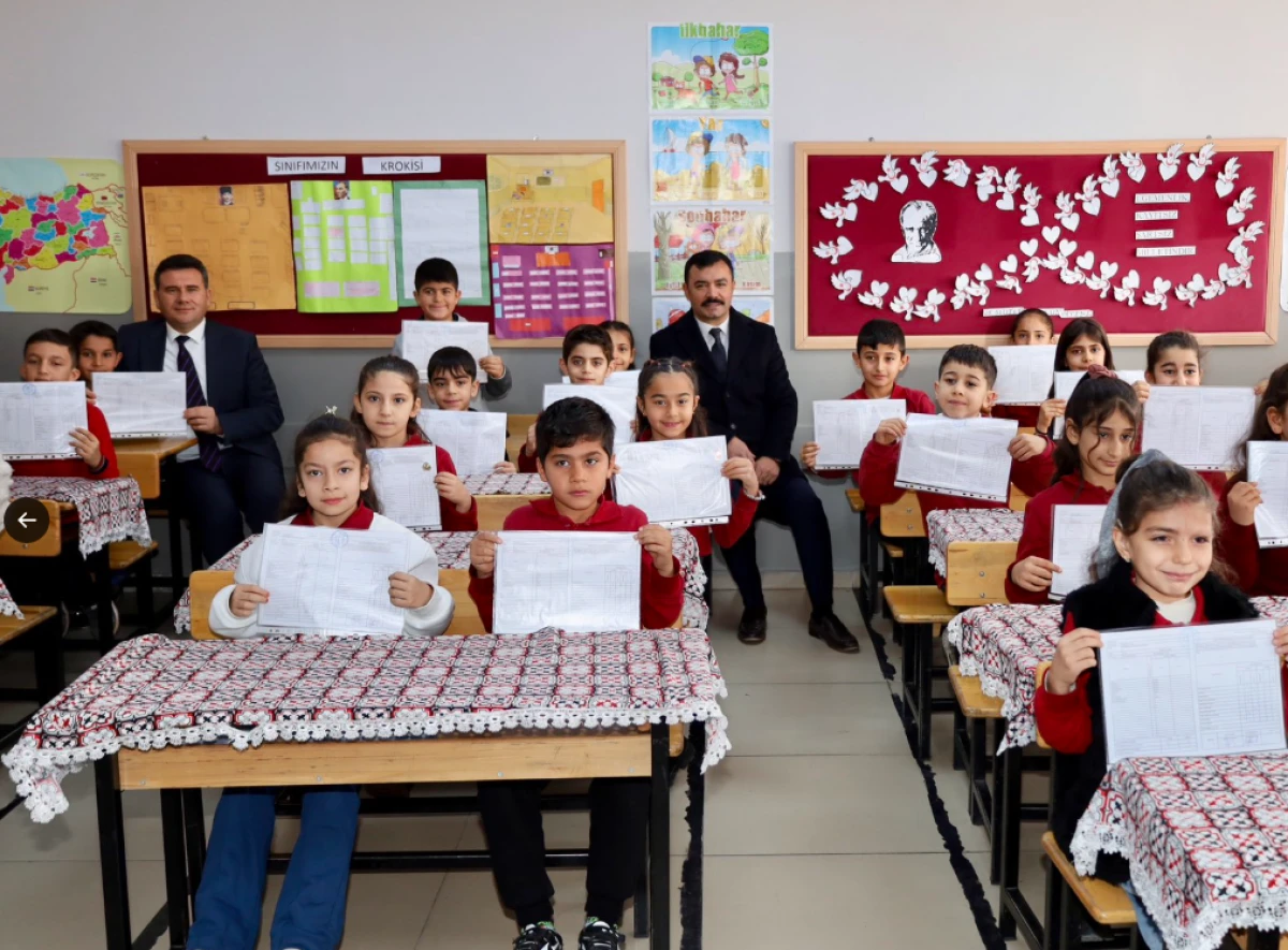 İl&ccedil;elerde de Karne Heyecanı Yaşandı