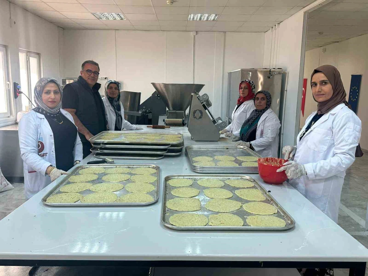 Kadınlar Hem Kültürlerini Yaşatıyor Hem De Aile Ekonomisine Katkı Sağlıyor