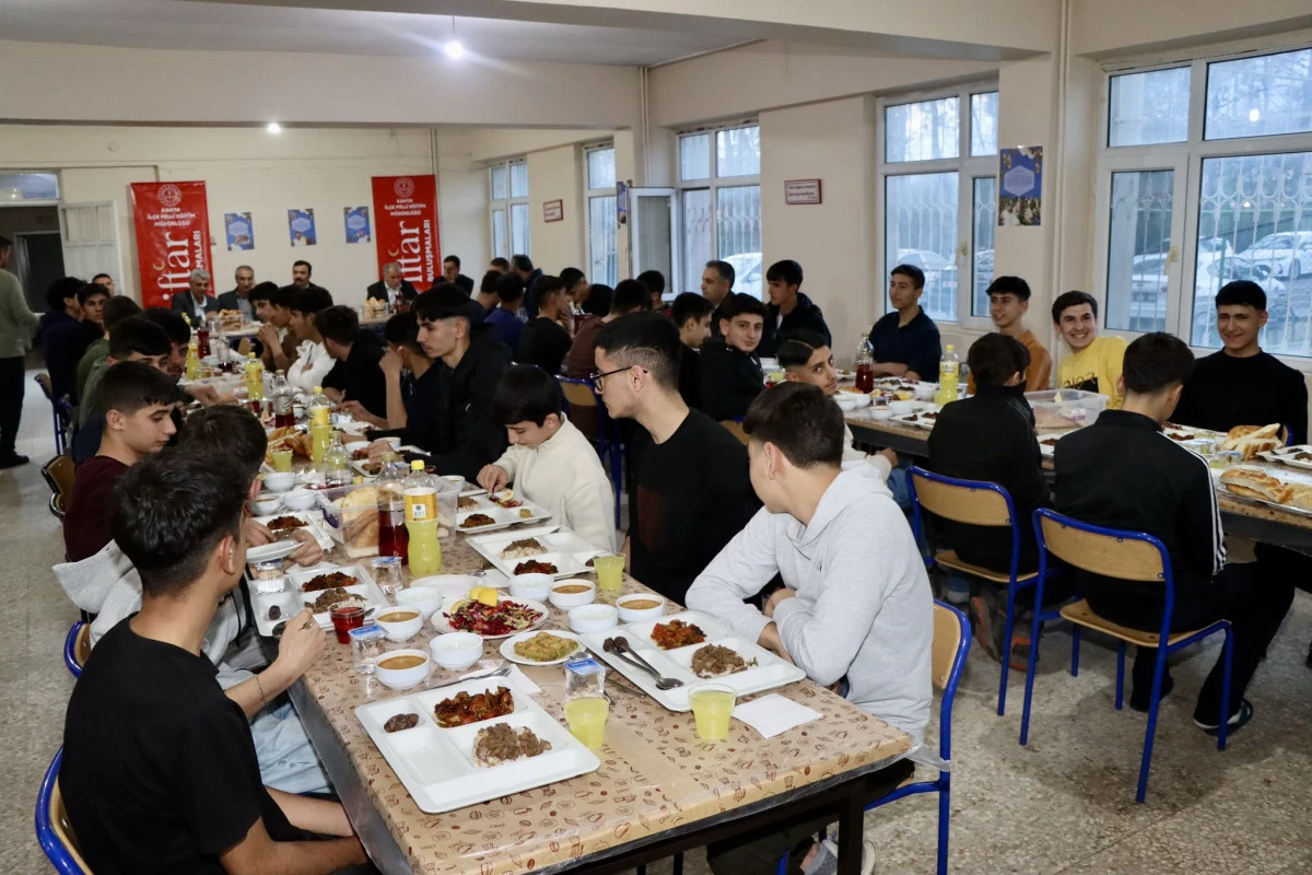 Kahta Anadolu Lisesi&rsquo;nde &ldquo;Maarifin Kalbinde Ramazan&rdquo; İftar Buluşması