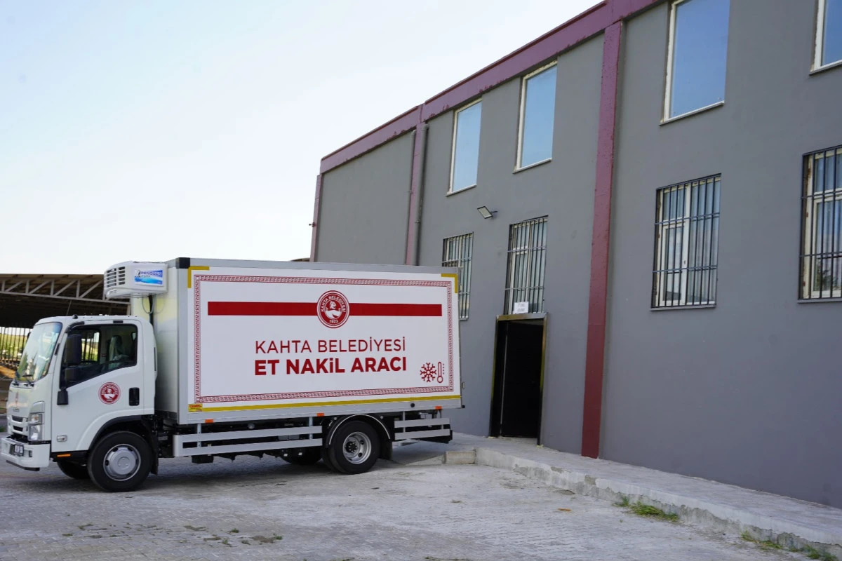 Kahta Belediyesi Mezbahası Yenilendi, Soğutmalı Et Nakil Aracı Hizmete Girdi