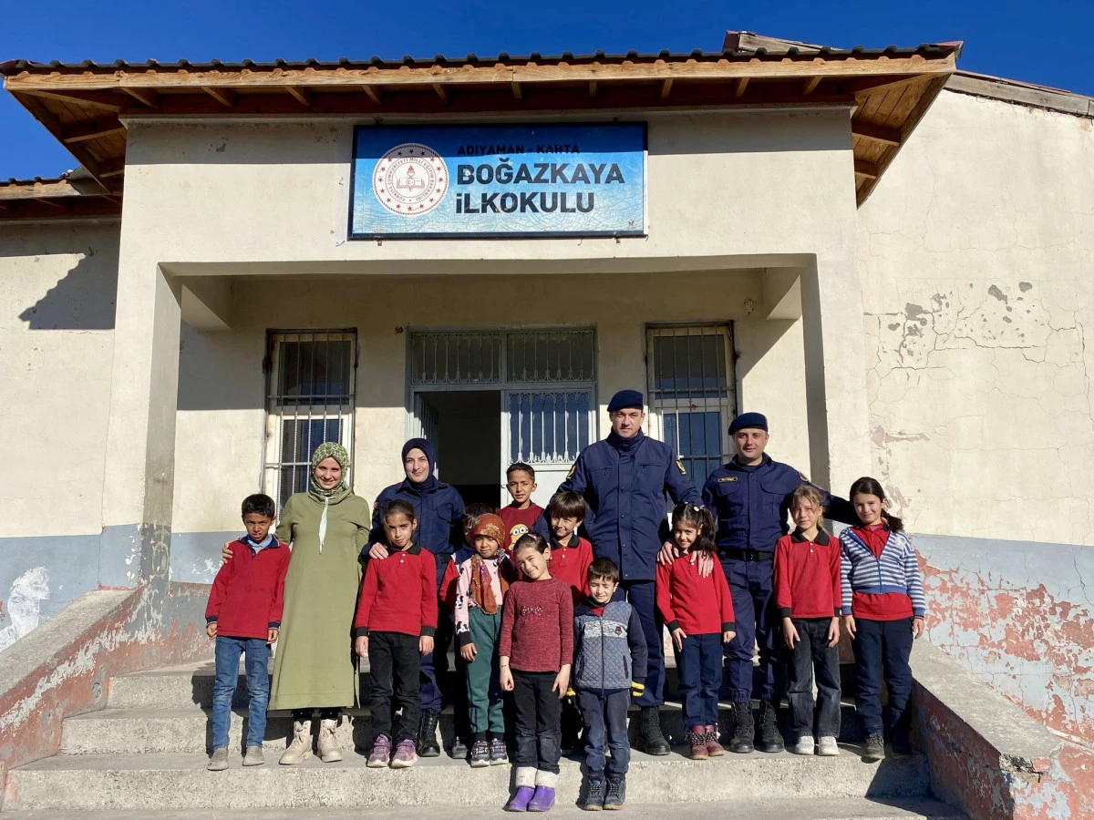 Kahta İl&ccedil;e Jandarma Komutanlığı'ndan &Ouml;ğrencilere G&uuml;venlik Eğitimi