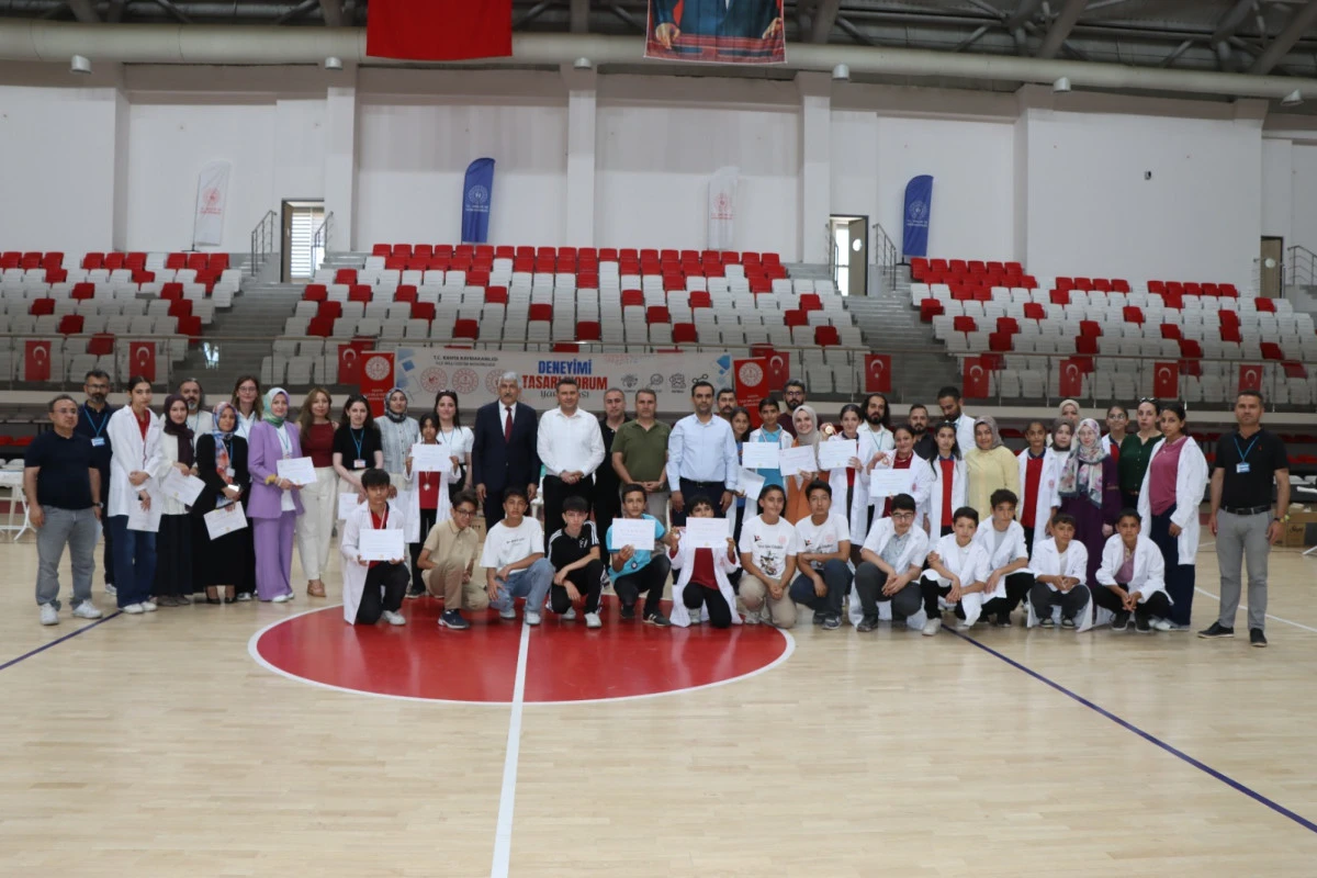Kahta&rsquo;da &ldquo;Deneyimi Tasarlıyorum&rdquo; Yarışmasında Gen&ccedil; Bilim İnsanları Yeteneklerini Sergiledi