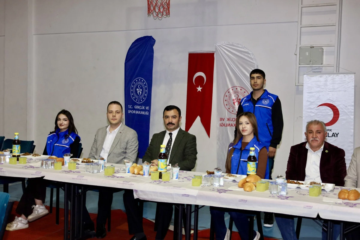 Kahta&rsquo;da Gen&ccedil;lerle İftar Buluşması D&uuml;zenlendi