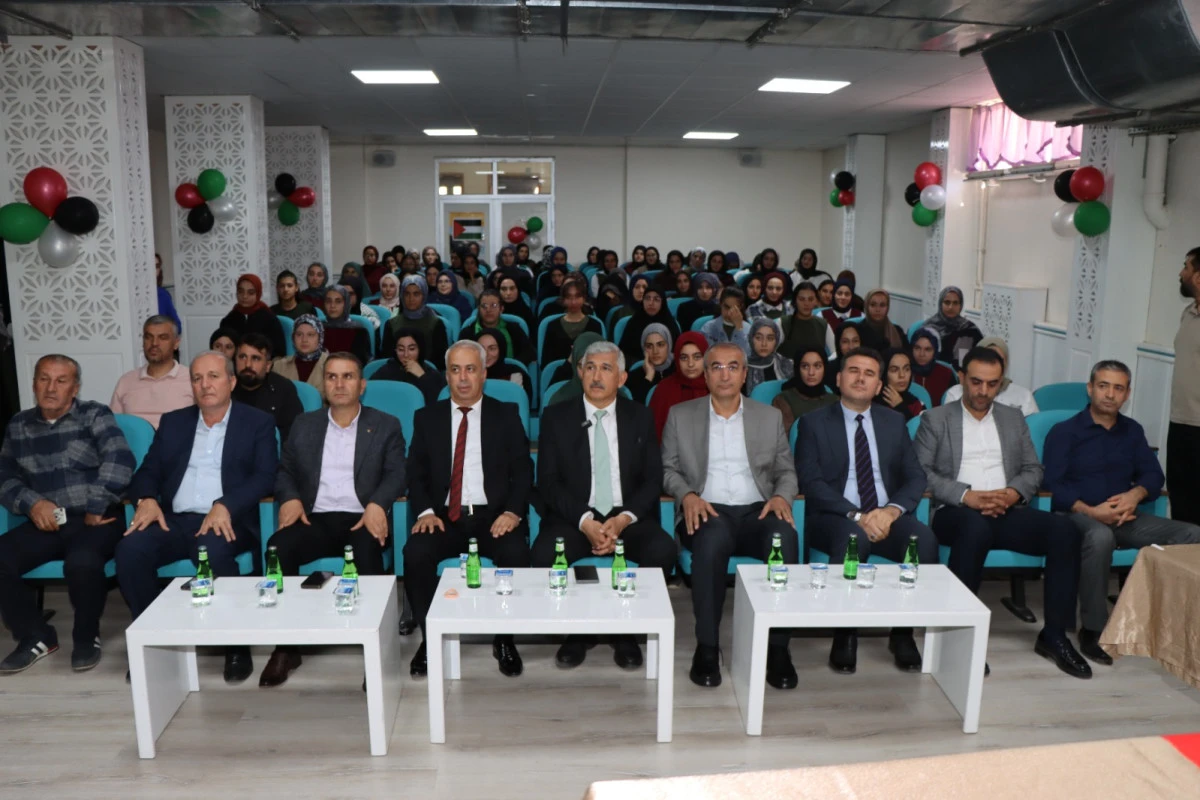 Kahta’da İmam Hatipliler Haftası Paneli Düzenlendi