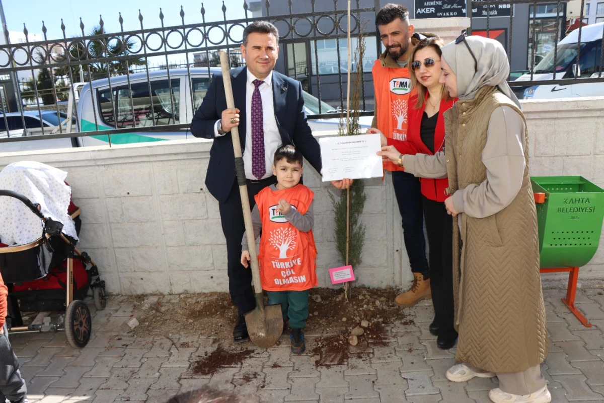 Kahta&rsquo;da Miniklerden Anlamlı Fidan Dikimi