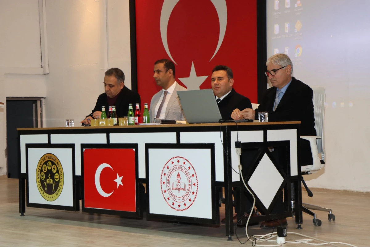 Kahta&rsquo;da Okul M&uuml;d&uuml;rleriyle Eğitim &Ouml;ğretim Değerlendirme Toplantısı