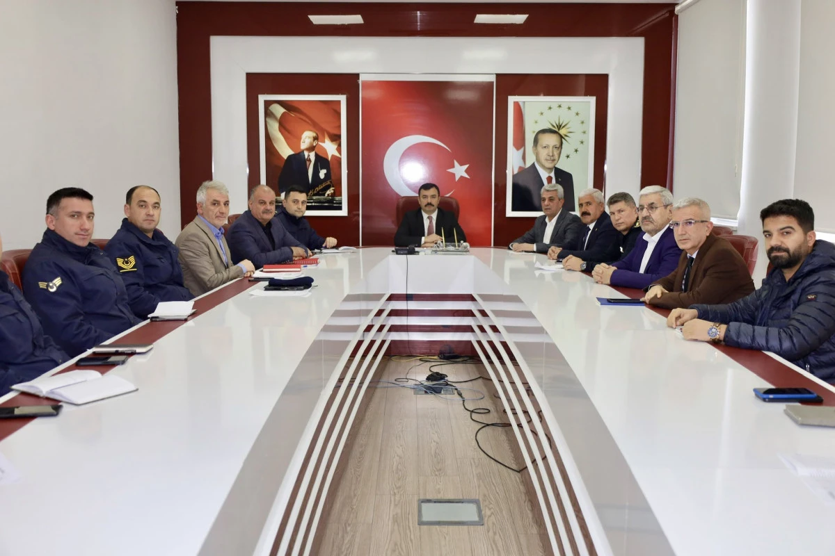 Kahta&rsquo;da Orta ve Ağır Hasarlı Binaların Yıkım S&uuml;reci Başlıyor