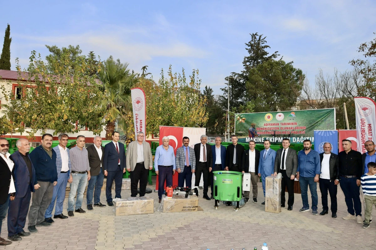 Kâhta’da Tarımda Modernizasyon Adımı: Makine ve Ekipmanlar Çiftçilere Dağıtıldı