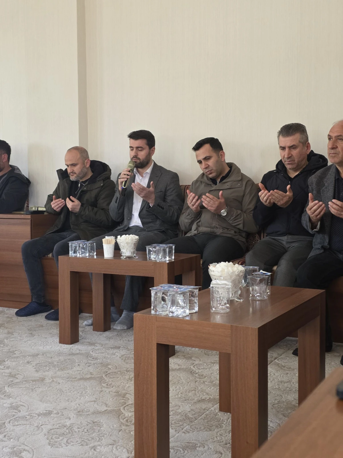 Kaymakam Algın, Kazada Hayatını Kaybeden Gen&ccedil;ler İ&ccedil;in Taziyede Bulundu