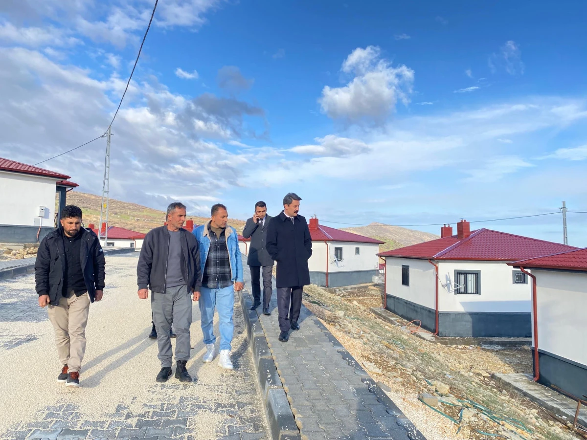 Kaymakam Aslan, Burun&ccedil;ayır K&ouml;y&uuml;ndeki Toplu Afet Konutlarını Ziyaret Etti