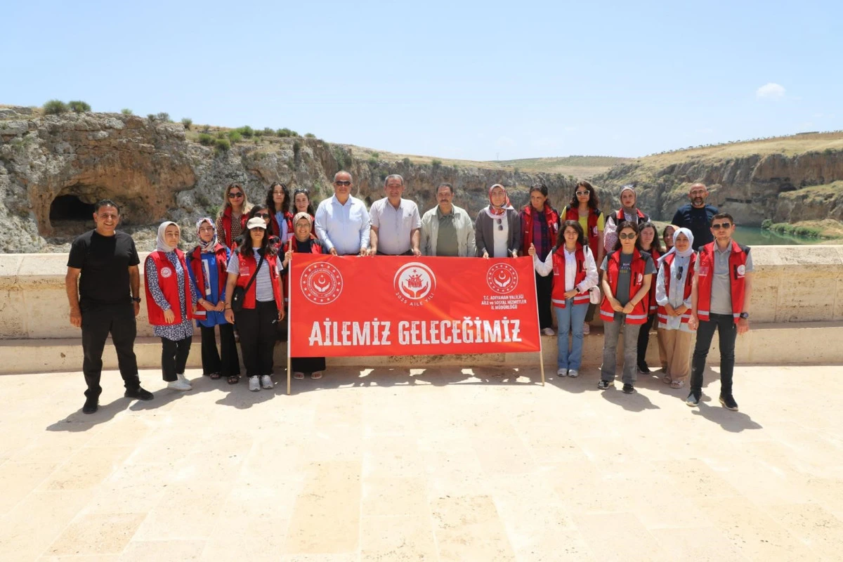 Kızılin Vadisi’nde ‘Ailemiz, Geleceğimiz’ Pankartı Açıldı   