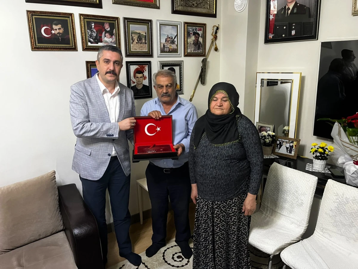 MHP Adıyaman Merkez İl&ccedil;e Başkanlığı, Ter&ouml;rs&uuml;z T&uuml;rkiye&rsquo;yi Anlatmak İ&ccedil;in Şehit Ailesi Ziyaretlerine Başladı.