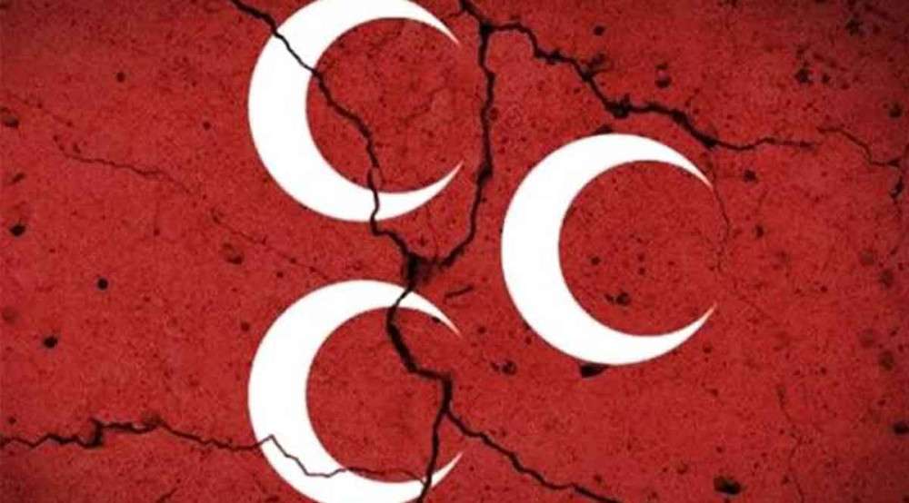 MHP’DE KAOS! “ARDI ARDINA İSTİFALAR”