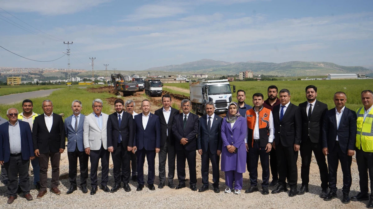 Milletvekili Alkayış: &ldquo;Adıyaman-&Ccedil;elikhan yolu projemizin şehir ge&ccedil;işindeki &ccedil;alışmalarımıza bug&uuml;n itibarıyla başlıyoruz.&rdquo; 