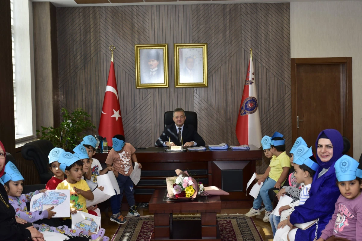 Minik Kalplerden Müdür Nazman’a Anlamlı Ziyaret