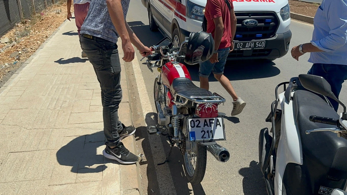 Motosiklet Devrildi: 1 Yaralı   