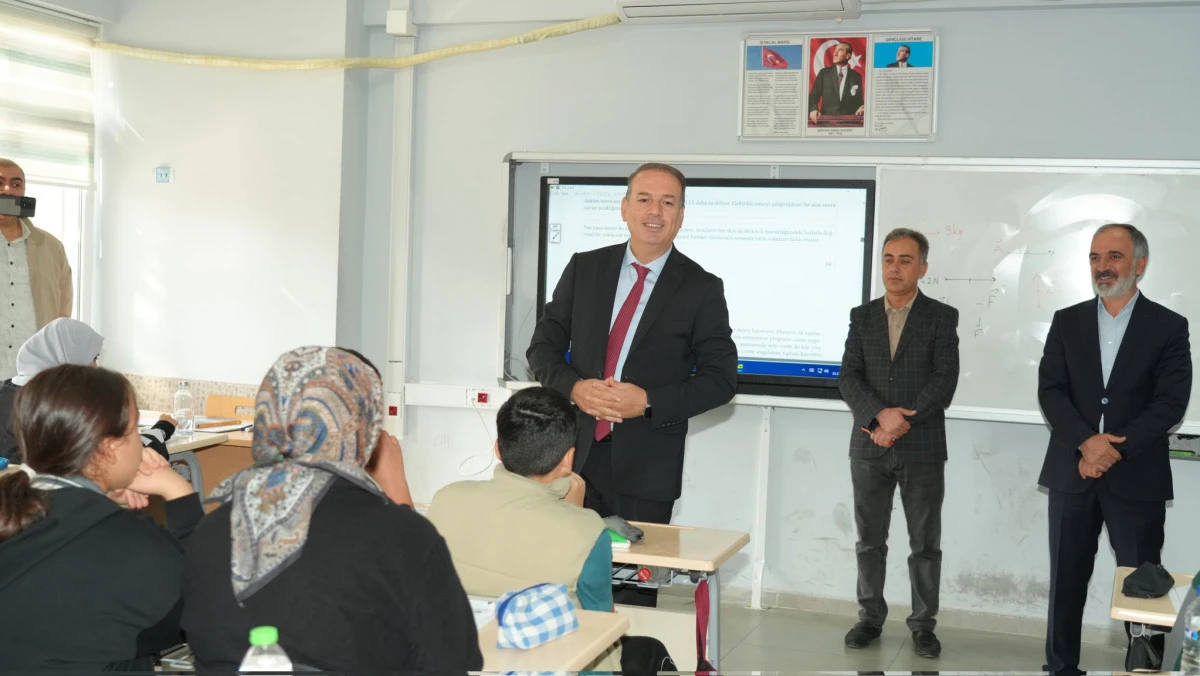 Müdür Tosun, Esentepe Anadolu Lisesini Ziyaret Etti