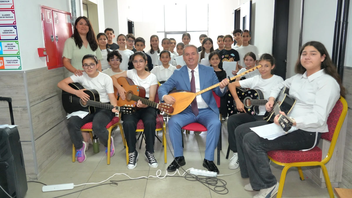M&uuml;d&uuml;r Tosun&rsquo;dan Okullara Ziyaret ve Yıl Sonu Sergisi A&ccedil;ılışı