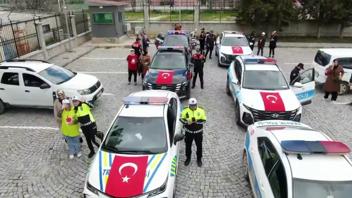 &Ouml;zel &Ccedil;ocuklara Polislerden Şehir Turu S&uuml;rprizi
