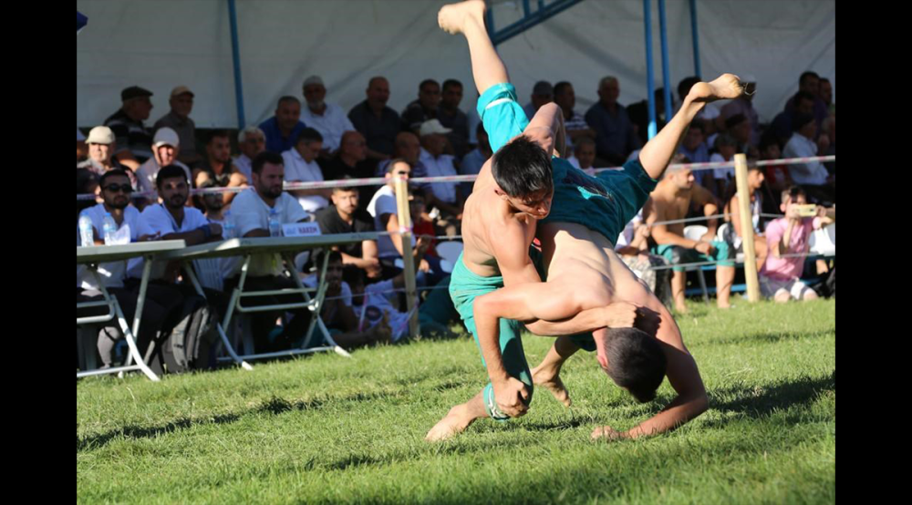 Pehlivanlar Er Meydanında Kıyasıya Güreşti 