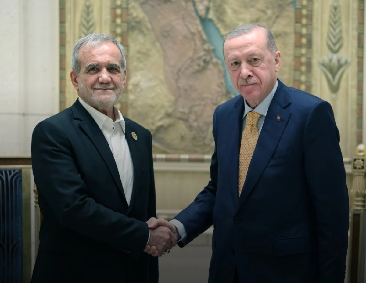 Pezeşkiyan&rsquo;dan Erdoğan&rsquo;a &Ouml;vg&uuml;: İsrail&rsquo;e Kararlı Tutum Takdire Şayan