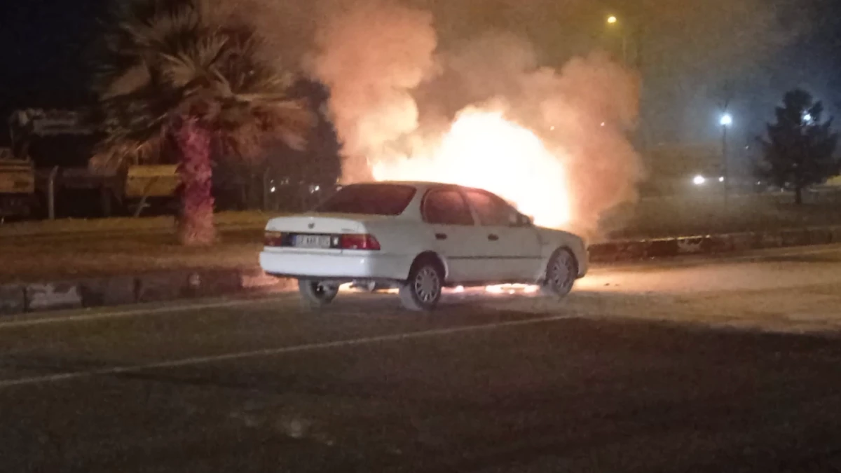 Seyir Halindeki Otomobil Alev Alev Yandı