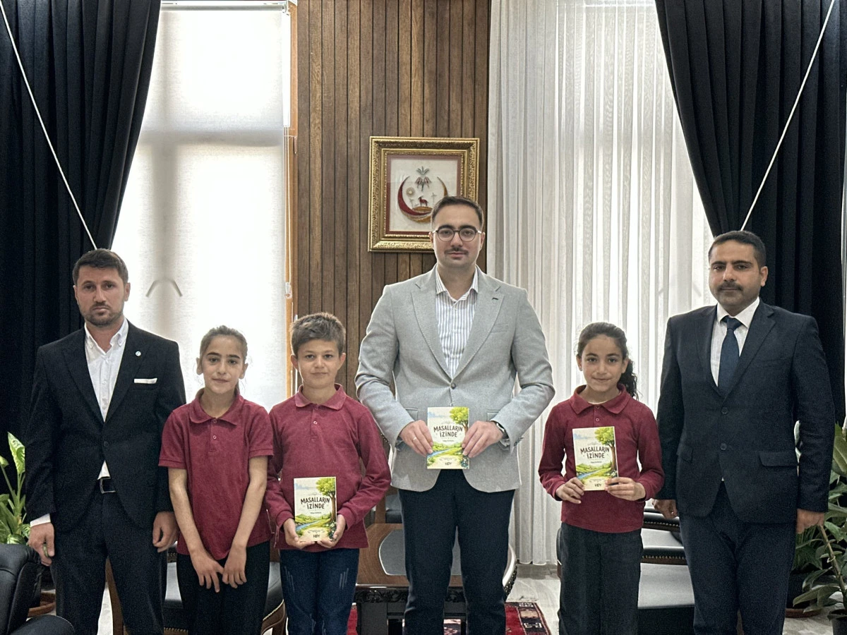 Sincik&rsquo;te Dereceye Giren &Ouml;ğrenciler Kaymakam Yıldız&rsquo;ı Ziyaret Etti
