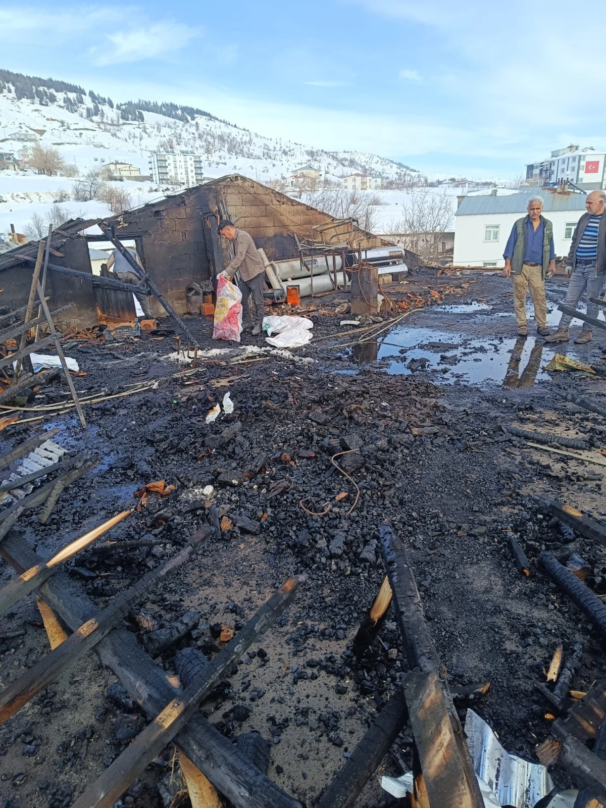 Sincik&rsquo;te Ev Yangını: Ekiplerin Hızlı M&uuml;dahalesi Felaketi &Ouml;nledi