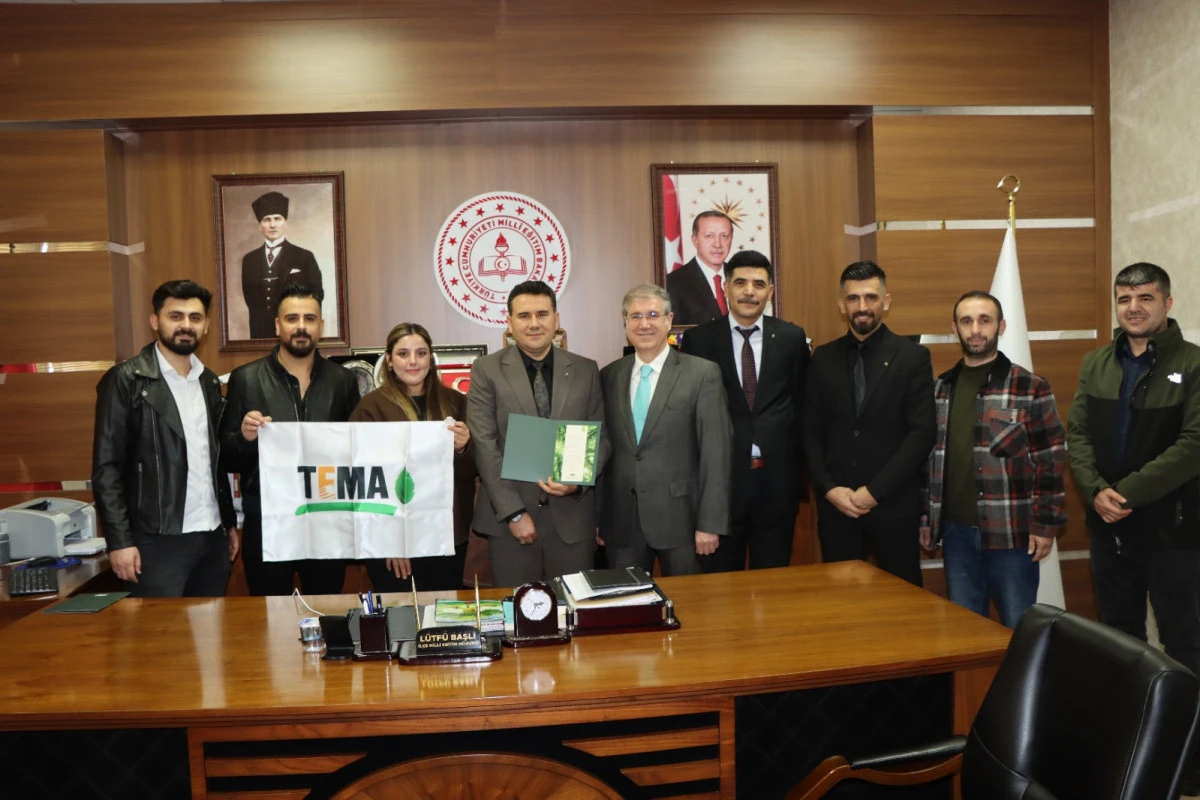 TEMA&rsquo;dan Kahta İl&ccedil;e Mill&icirc; Eğitim M&uuml;d&uuml;r&uuml; Başli&rsquo;ye Teşekk&uuml;r Belgesi