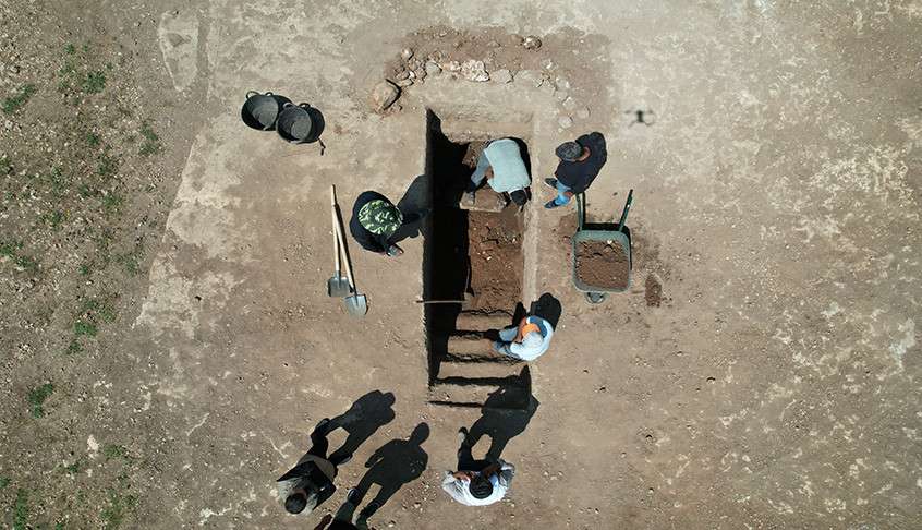 Tharsa Antik Kentte İki Boğa Başı Bulunan Mezar Bulundu