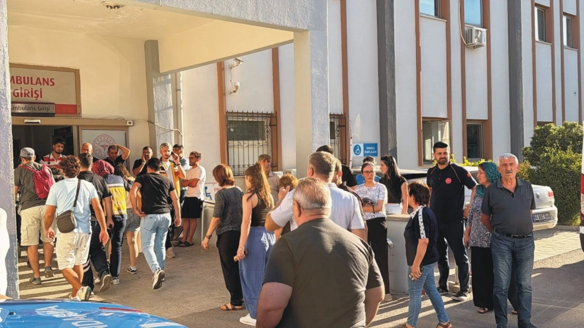 Turist Minib&uuml;s&uuml; Şarampole Yuvarlandı, 13 Kişi Yaralandı
