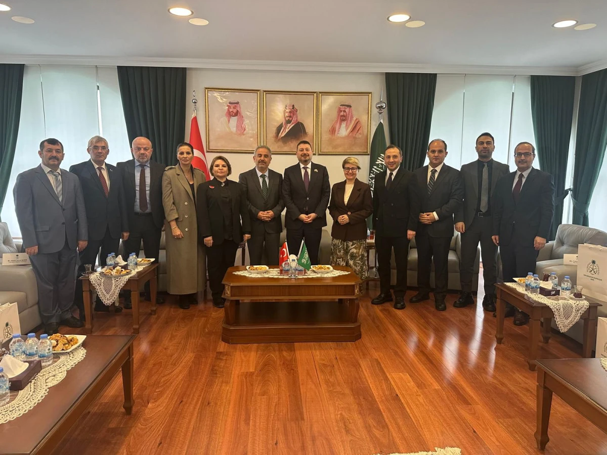 T&uuml;rkiye Basın federasyonu tarafından Suudi Arabistan B&uuml;y&uuml;kel&ccedil;iliğine ziyaret.