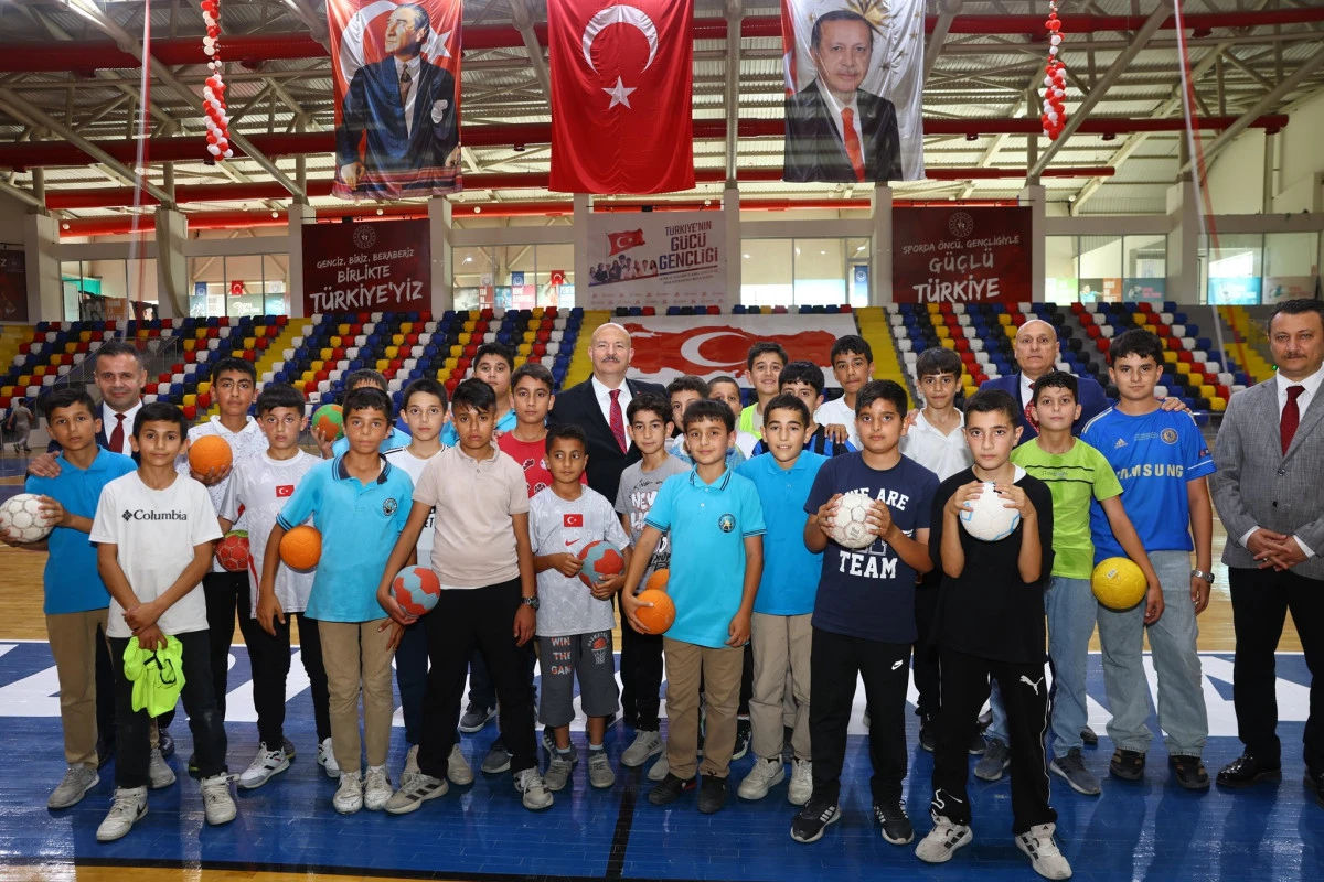 Vali K&uuml;&ccedil;&uuml;k&rsquo;ten Gen&ccedil;lik ve Spor İl M&uuml;d&uuml;rl&uuml;ğ&uuml; ile İl M&uuml;ft&uuml;l&uuml;ğ&uuml;ne Ziyaret