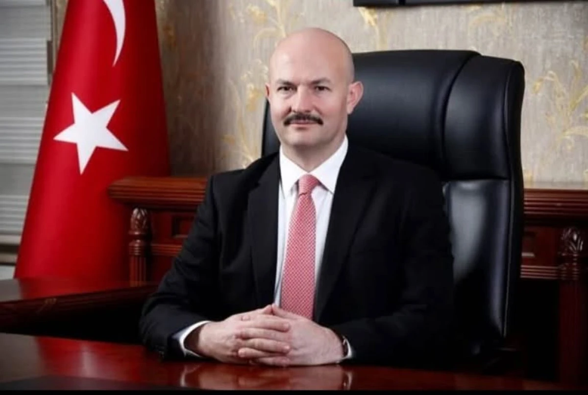 Vali K&uuml;&ccedil;&uuml;k&rsquo;ten G&ouml;reve Başlarken &Ouml;rnek Davranış: &Ccedil;i&ccedil;ek Yerine Bağış &Ccedil;ağrısı