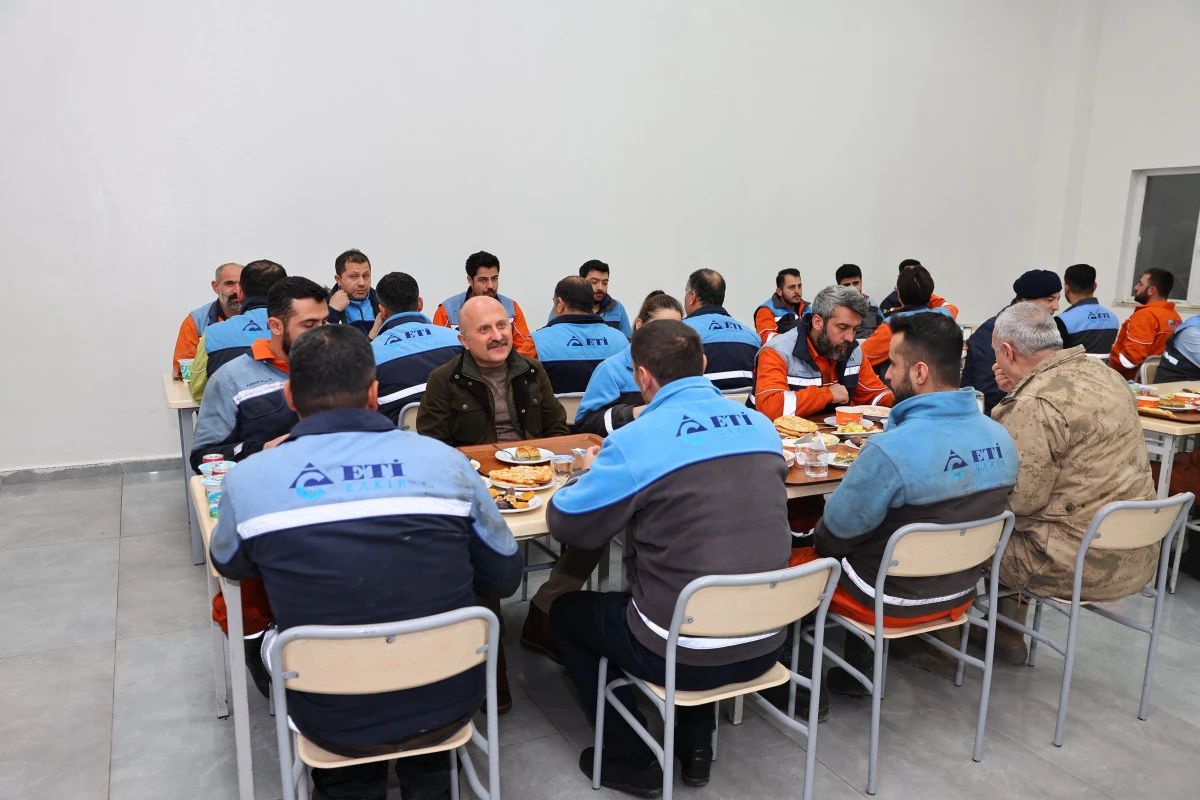 Vali Varol, Eti Bakır Maden İşletmesi İş&ccedil;ileriyle İftar Sofrasında Buluştu