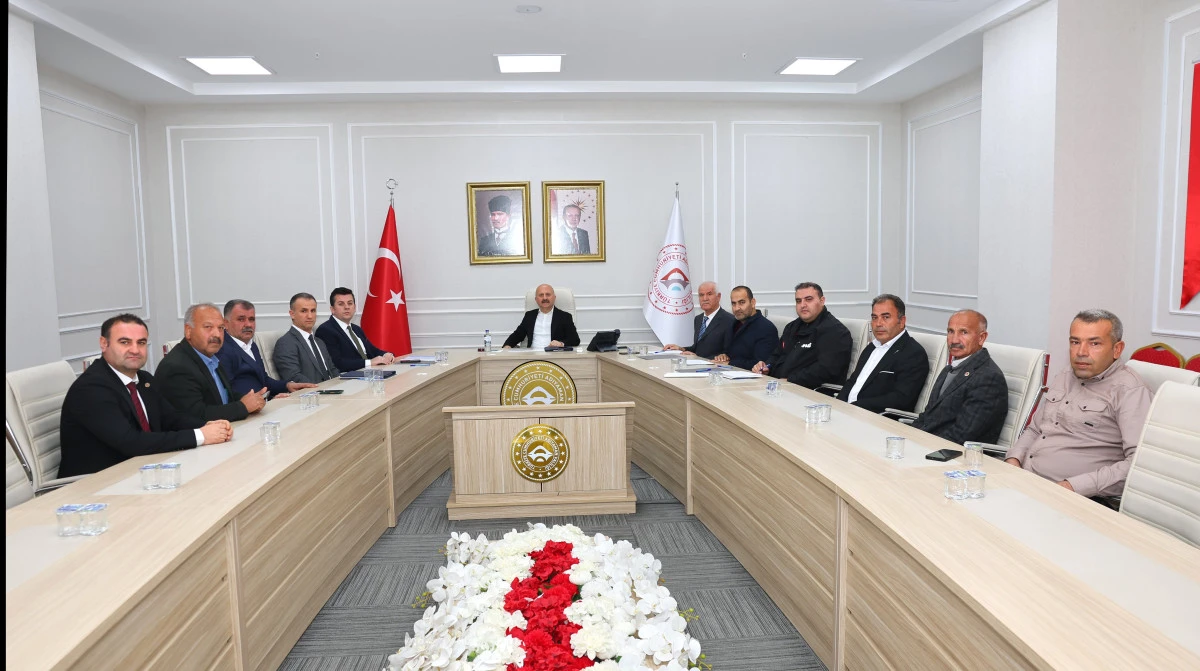 Vali Varol, K&ouml;y Muhtarlarıyla Toplantı D&uuml;zenledi