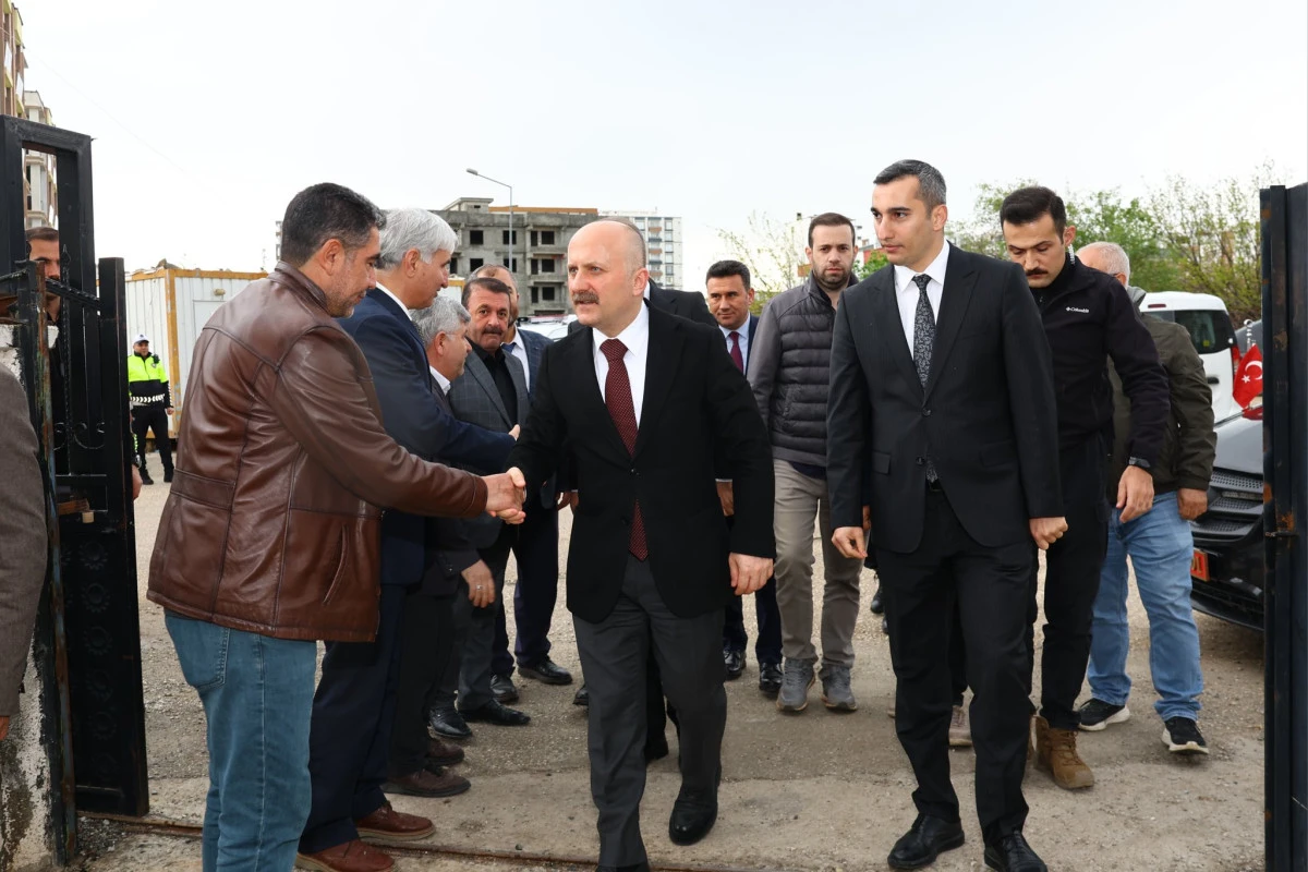 Vali Varol Ve M&uuml;d&uuml;r Tosun&rsquo;dan Vefat Eden &Ouml;ğretmen İ&ccedil;in Taziye Ziyareti