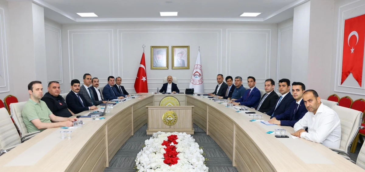 Vali Yardımcılarıyla Değerlendirme Yapıldı   