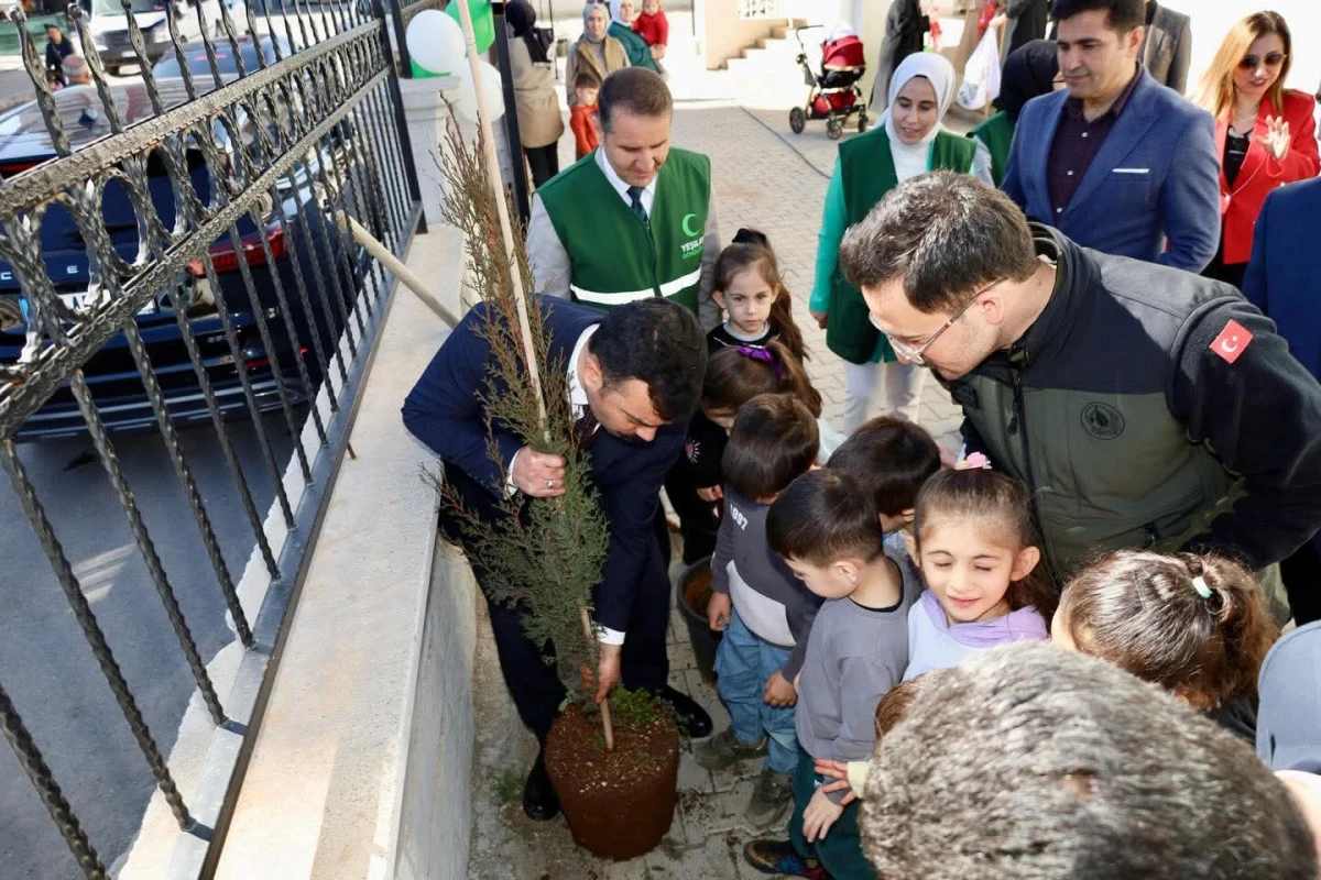 Yeşilay Haftası Kapsamında Fidan Dikimi ve Farkındalık Etkinliği D&uuml;zenlendi