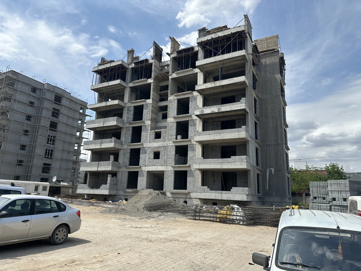 Yüksekten Düşen İşçi Ağır Yaralandı   